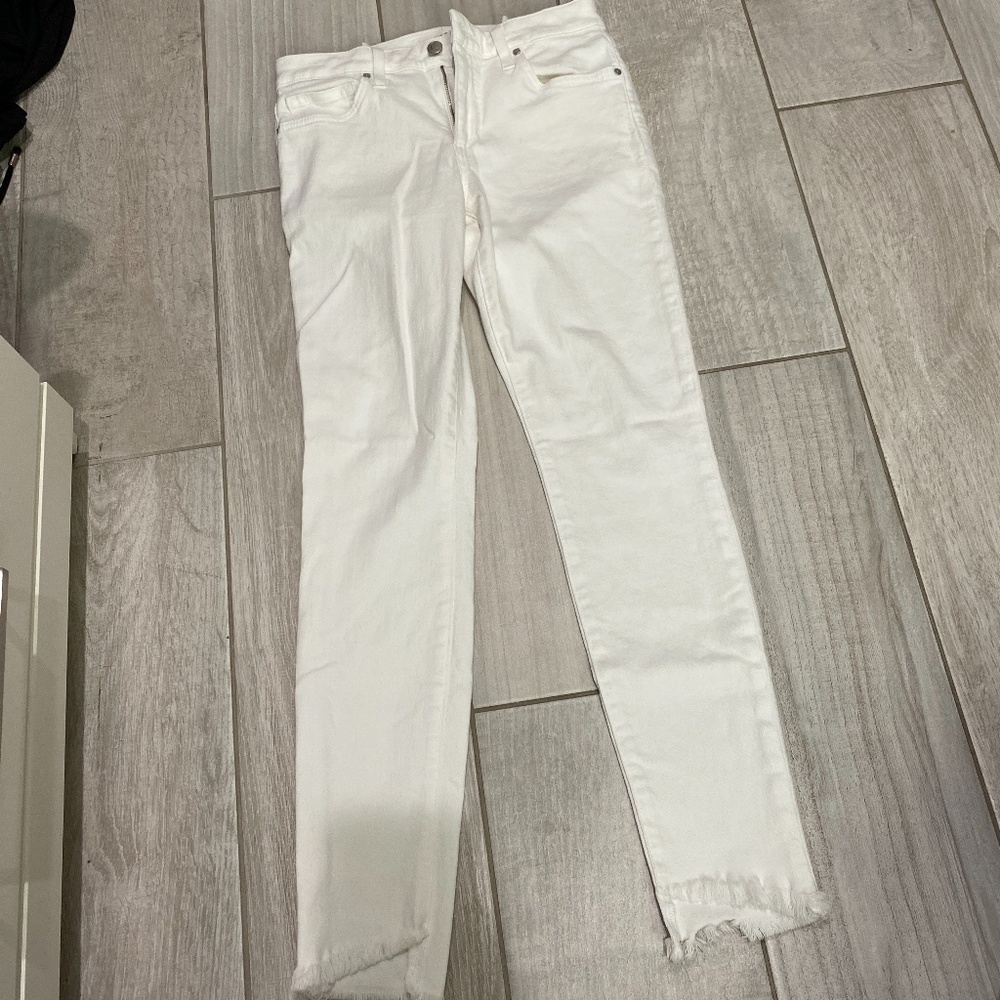 White skinny jeans